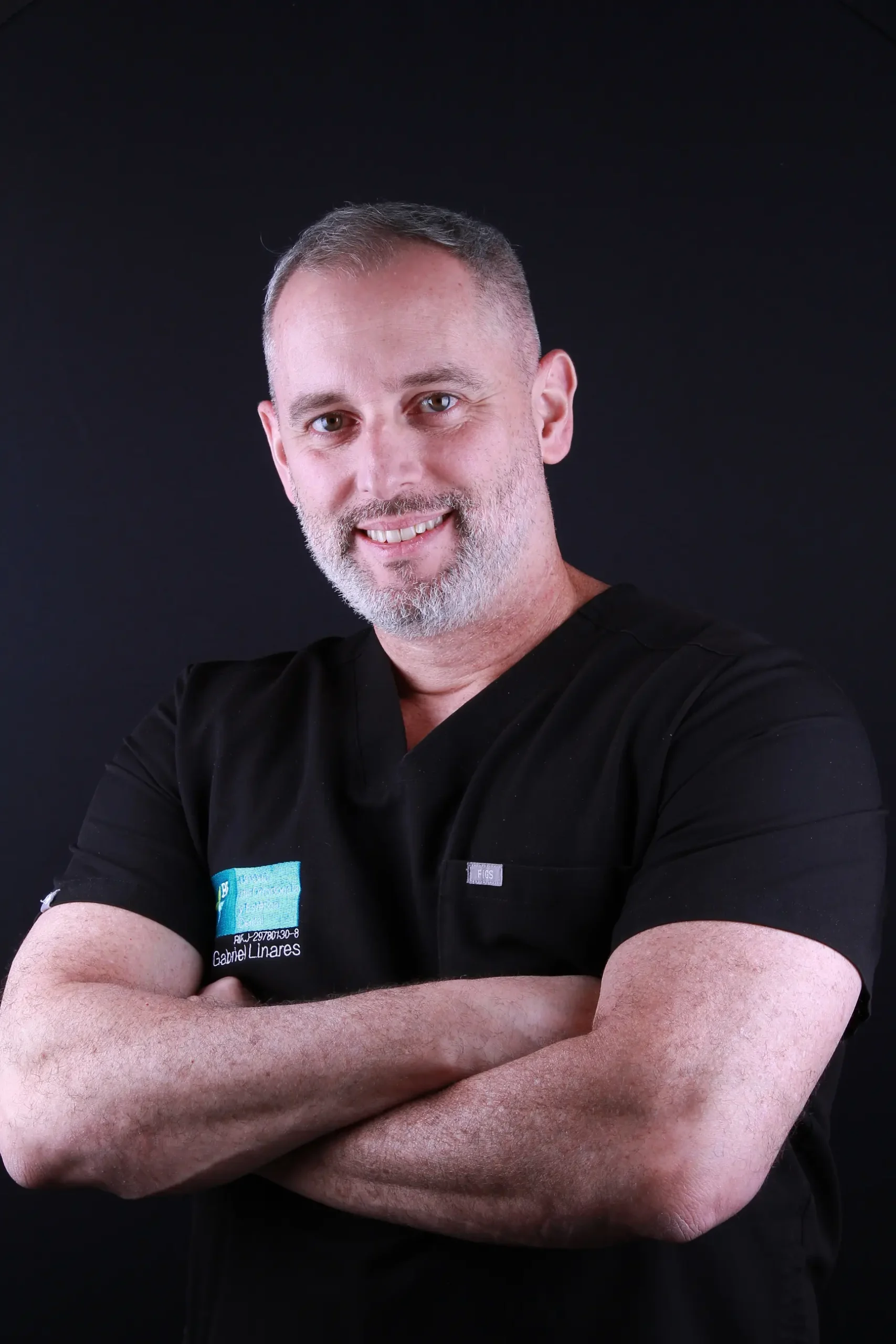 Dr. Gabriel Linares - Centro Odontológico BFESTETICADENTAL 